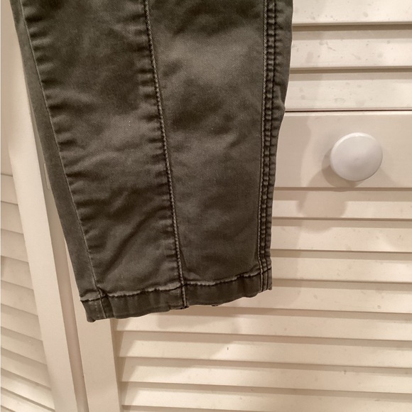 Skinny Cargos  in Olive 28 - Picture 5 of 12